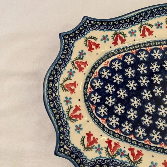 Boleslawiec Polish Pottery Scallop Platter UNIKAT Snowflake Bells Holiday 12x17 - Picture 6 of 7